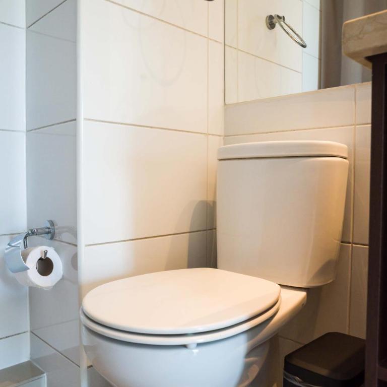 Stylish 2BR City Flat Modern Design and Comfort - Apartment - 3