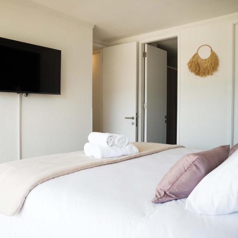 Stylish 2BR City Flat Modern Design and Comfort - Apartment - 29