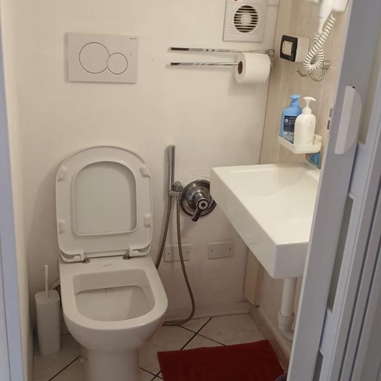 affittacamere marosa - Camera Matrimoniale con Bagno Privato - 8