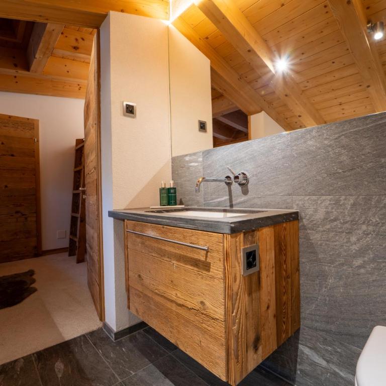 4 Bedroom Penthouse Apt in Flims Waldhaus - Apartment - 19