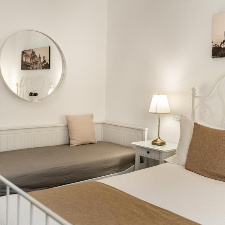 Aulino House - Double Room with Private External Bathroom - 10