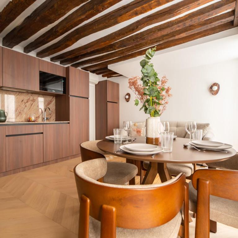 Chic Apartment in Paris Center - with AC - One-Bedroom Apartment - 7