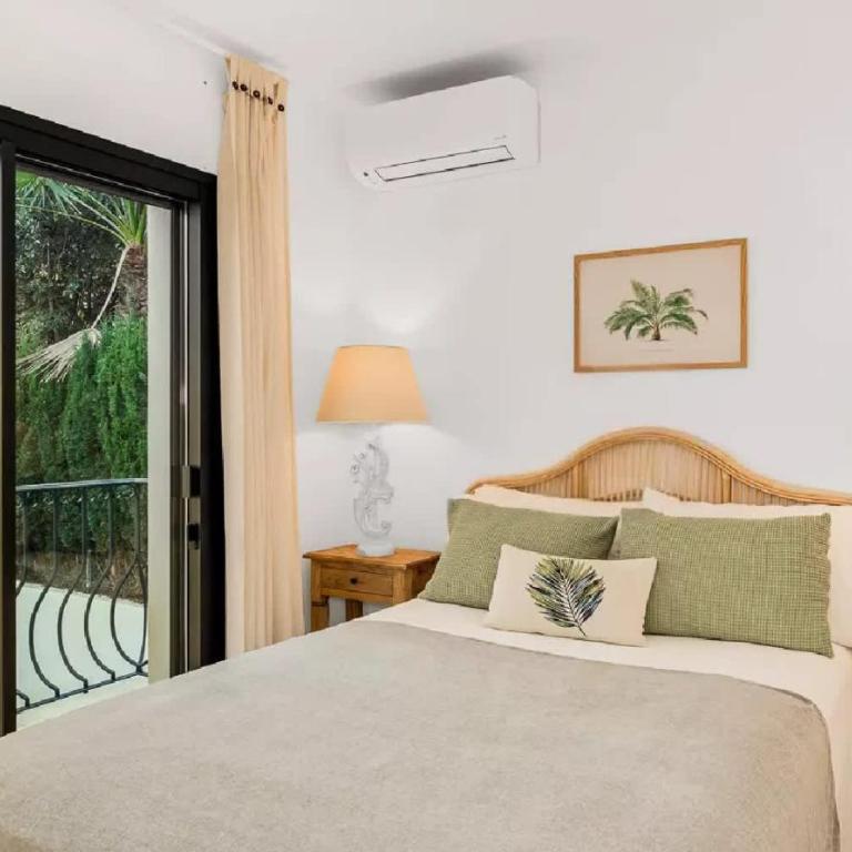 Elegant family villa just steps from the beach - Villa - 10