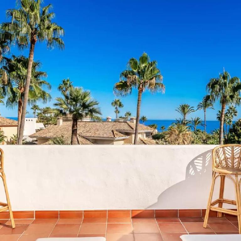 Elegant family villa just steps from the beach - Villa - 13