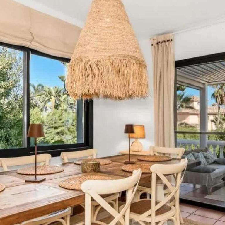 Elegant family villa just steps from the beach - Villa - 18