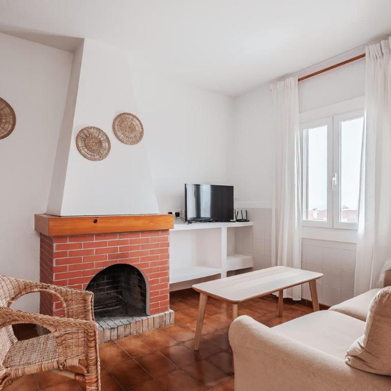 Villa Noelia - Magnificent Sea Views & Close to the beach - Villa - 2