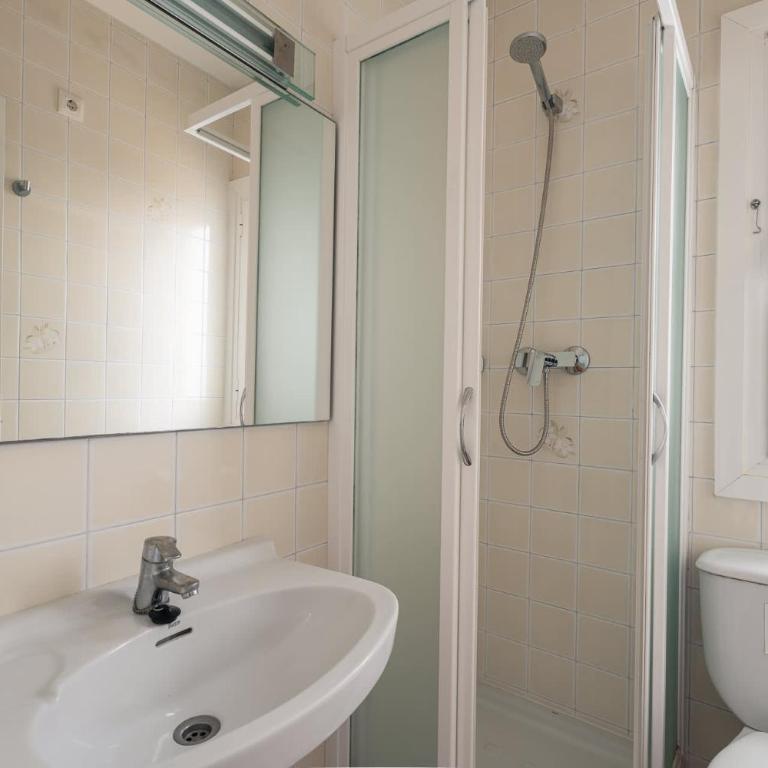 Villa Noelia - Magnificent Sea Views & Close to the beach - Villa - 6