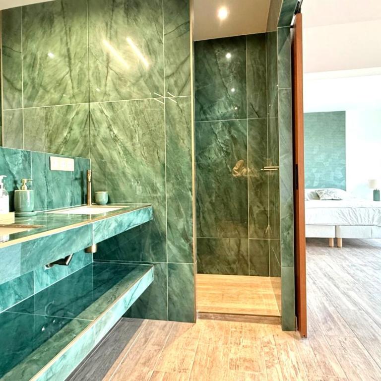 Luxueuse villa panoramique, vue imprenable sur la mer, piscine, 6 chambres à Anthéor - Villa con vistas al mar - 65