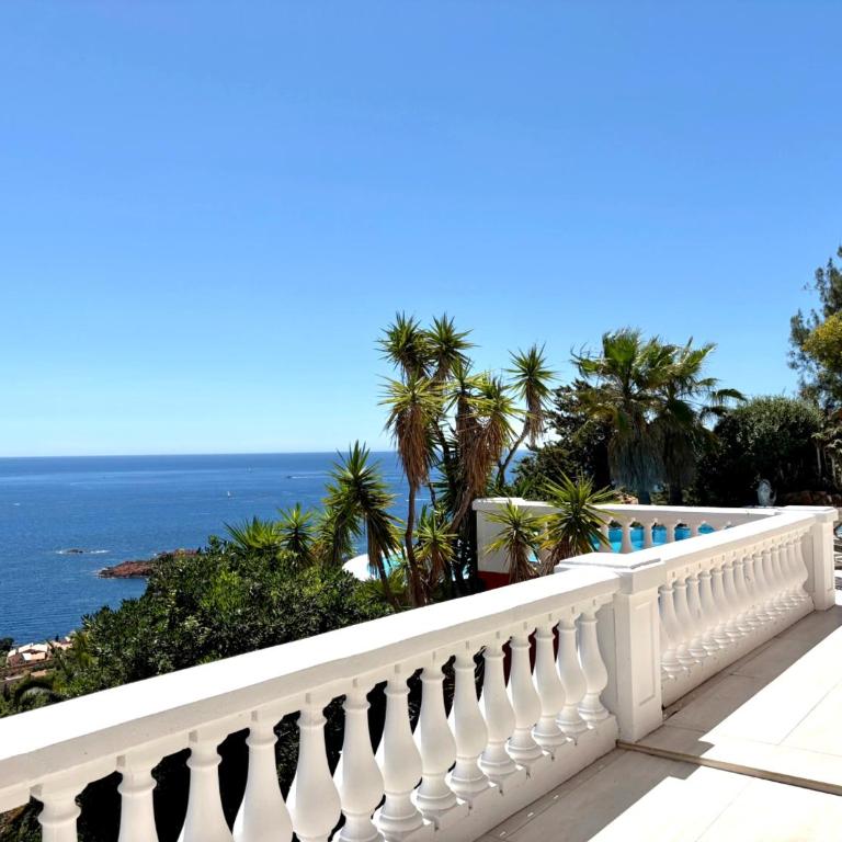 Luxueuse villa panoramique, vue imprenable sur la mer, piscine, 6 chambres à Anthéor - Villa con vistas al mar - 8