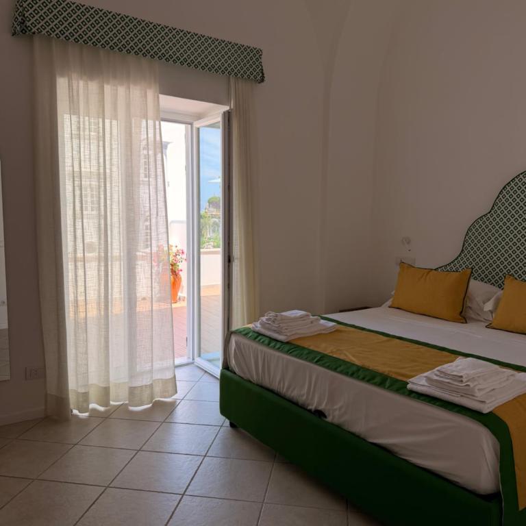 Ciao Capri - King Room with Sea View - 3
