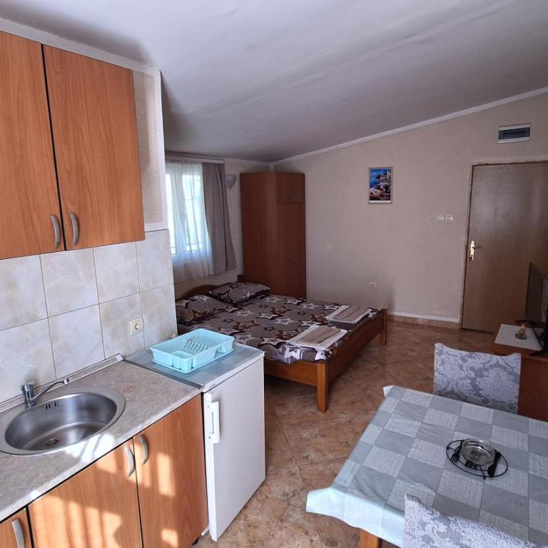 Ivanovic Family Studio Apartments - Studio with Garden View - 1