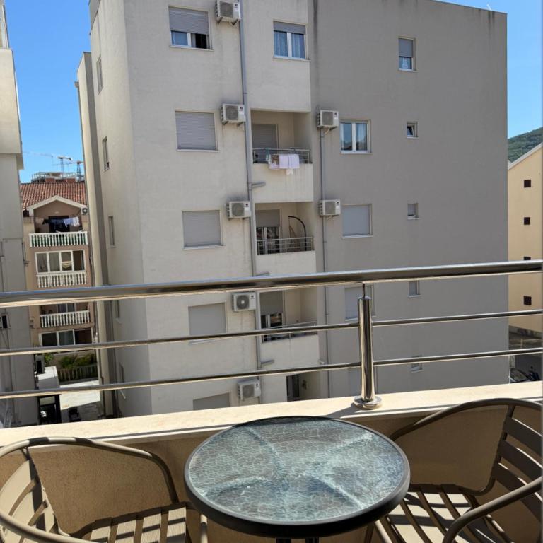Apartmani Calma Free Parking - Apartman s 1 Spavaćom Sobom i Balkonom - 1