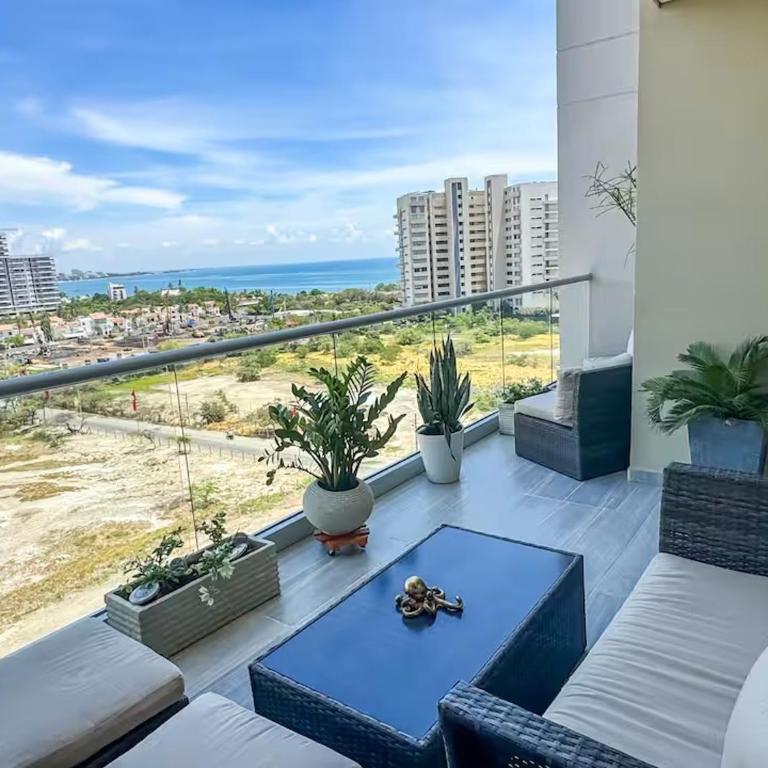 Apto de Lujo 2 Hab con Balcón y Vista al Mar - Two-Bedroom Apartment - 9