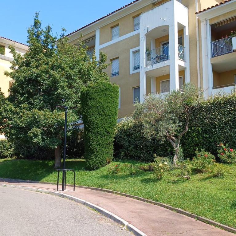 appartement T2 Aix en Provence parking gratuit terrasse calme commerces - Apartamento de 1 dormitorio con terraza - 31