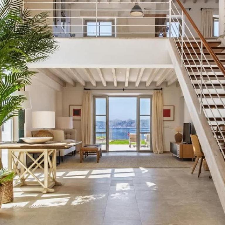 Elegant beachfront villa with stunning views - Villa - 3