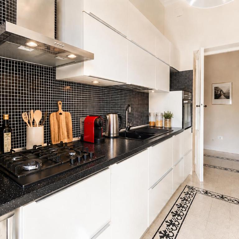 3 Esclusive Suite con Balconi a 350m dal Mare, Pescara Centro, Parcheggio Pubblico a 500m - Appartamento con 3 Camere da Letto - 6