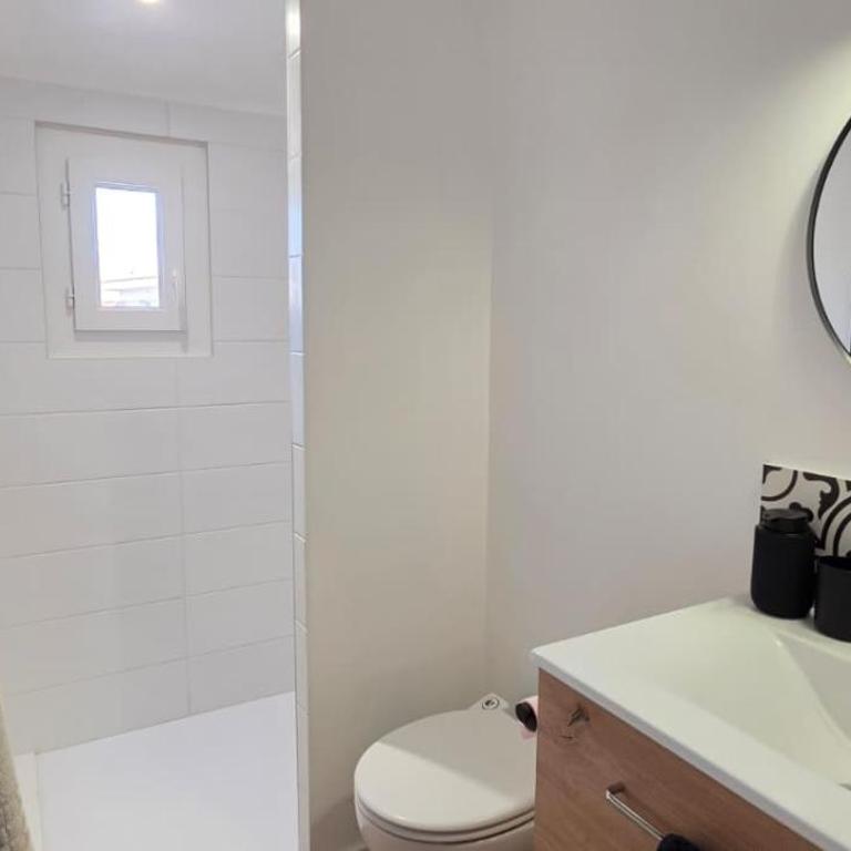 Renovate appartement, city center, AC - One-Bedroom Apartment - 7