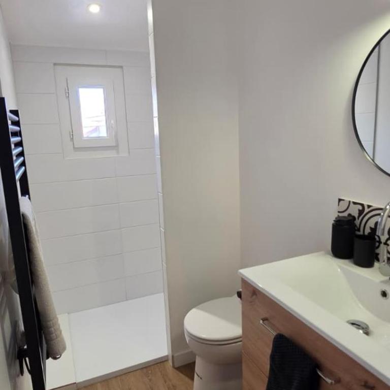 Renovate appartement, city center, AC - One-Bedroom Apartment - 8