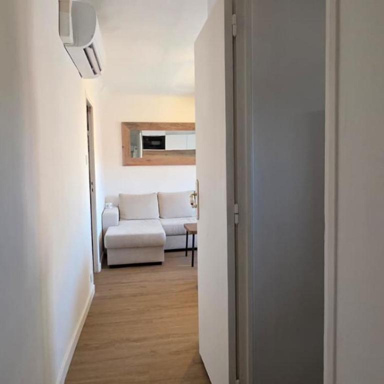 Renovate appartement, city center, AC - One-Bedroom Apartment - 10