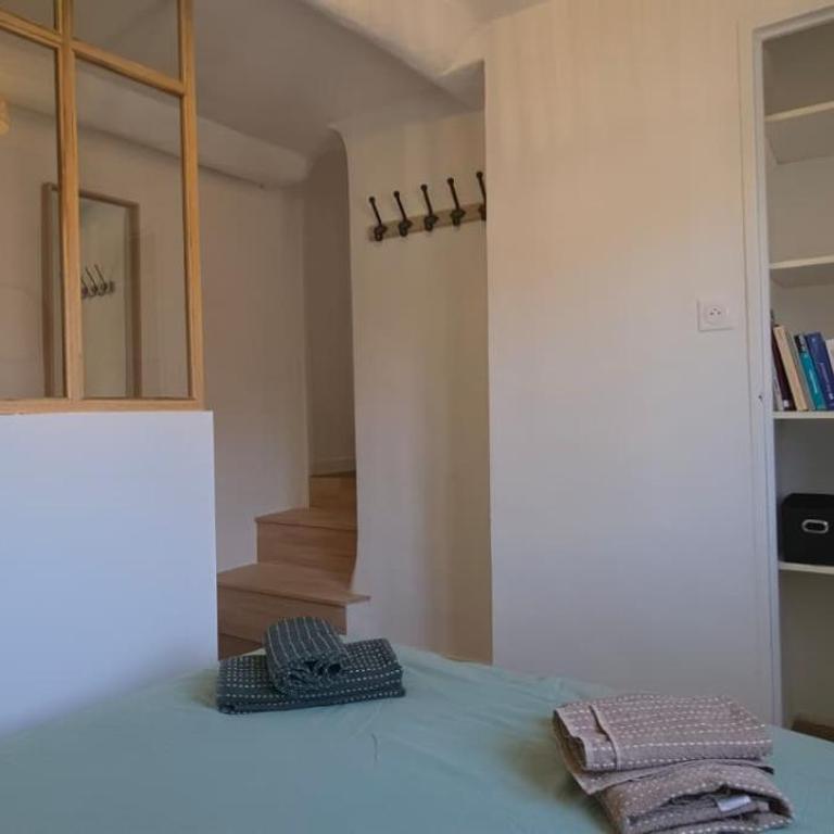 Renovate appartement, city center, AC - One-Bedroom Apartment - 21