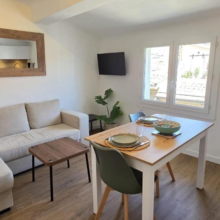 Renovate appartement, city center, AC - One-Bedroom Apartment - 25