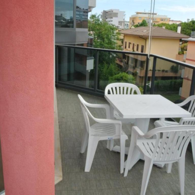 Fully equipped central Lignano flat with Wi-Fi - Apartment - 8