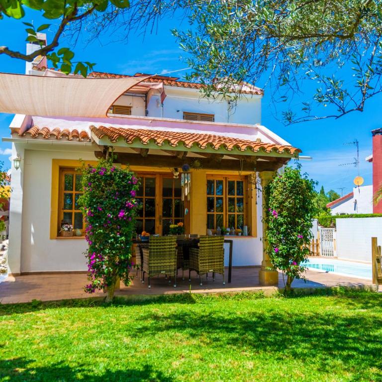 House with private pool and garden - 6pax - 5 min to the beach By Marina Alta Holidays - Casa de 3 dormitorios - 9