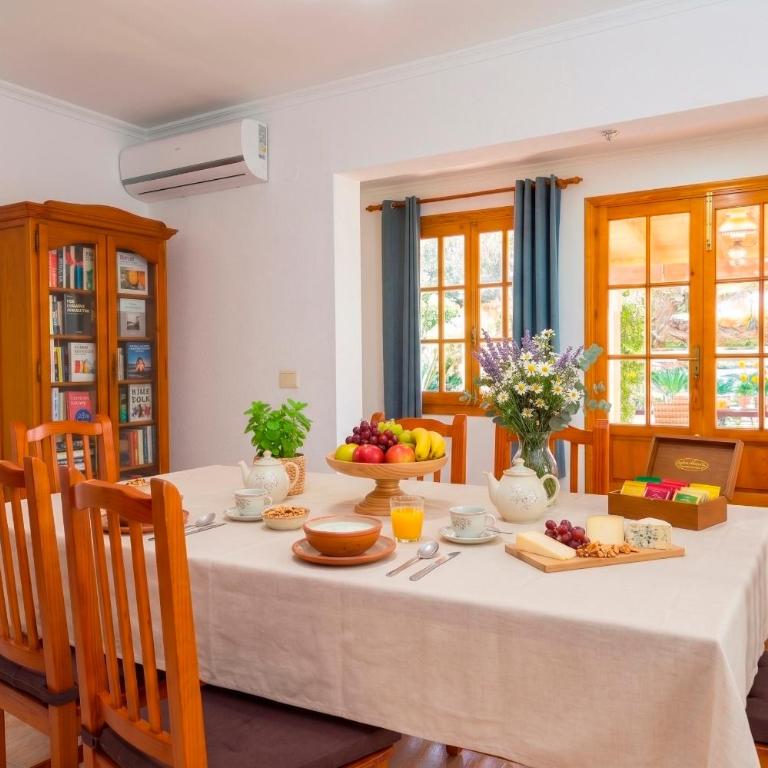 House with private pool and garden - 6pax - 5 min to the beach By Marina Alta Holidays - Casa de 3 dormitorios - 10