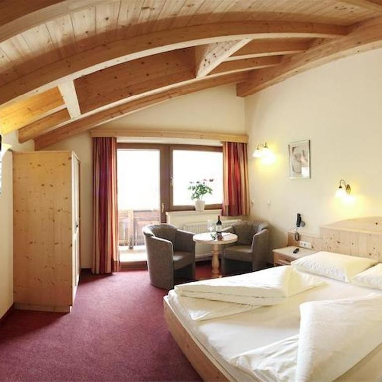 Hotel-Garni Klocker - Doppelzimmer mit Dusche - 2