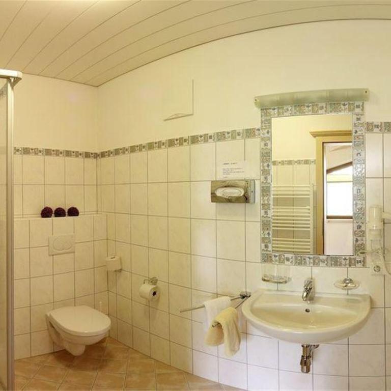 Hotel-Garni Klocker - Doppelzimmer mit Dusche - 3