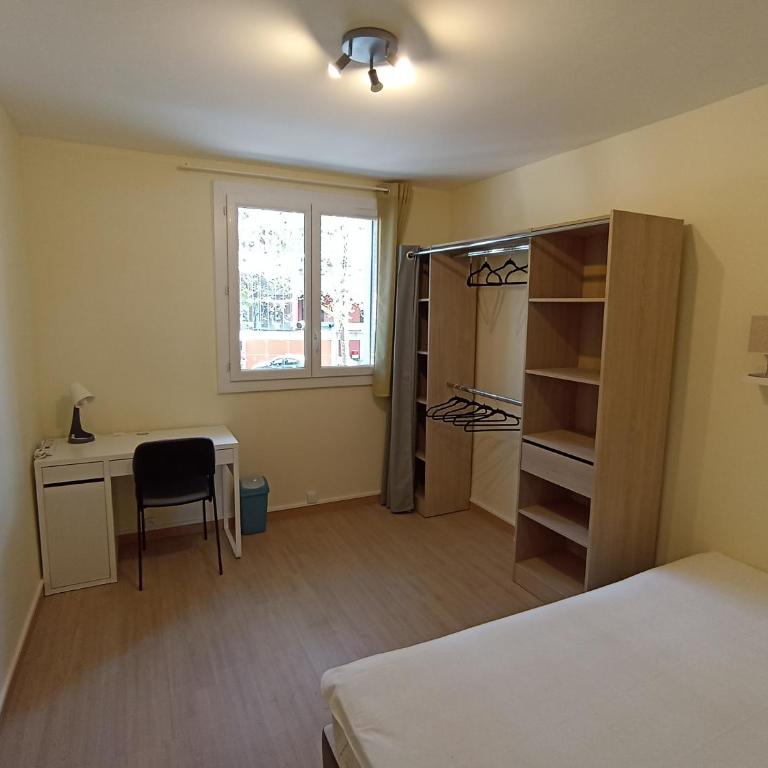 T4 fonctionnel - 3 chambres indépendantes - Idéal équipes pro, groupes et familles - Parking gratuit - Apartment mit 3 Schlafzimmern - 4