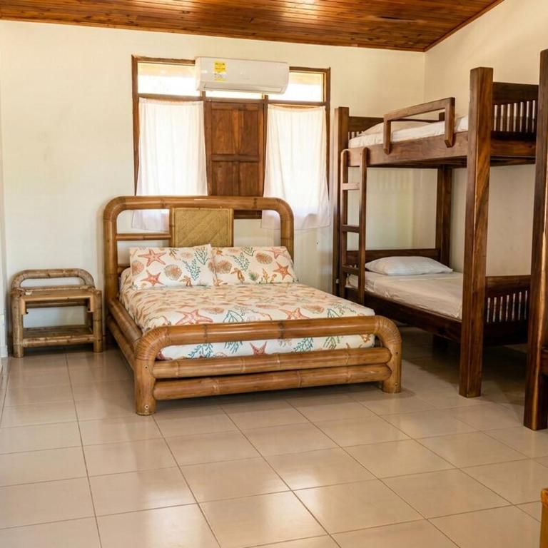 Vicky Island Beach House in the Rosario Islands - Five-Bedroom House - 2