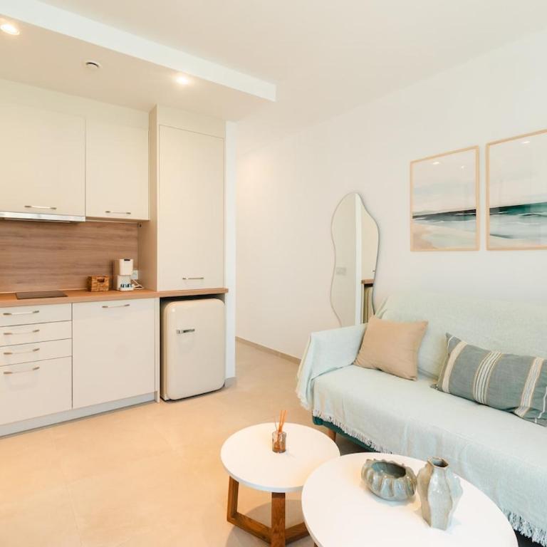 Iceberg Suites - Boutique Apartment with AC and Pool - Apartment - 4