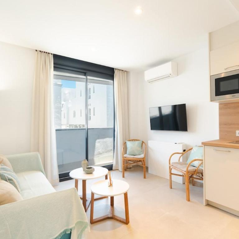 Iceberg Suites - Boutique Apartment with AC and Pool - Apartment - 10