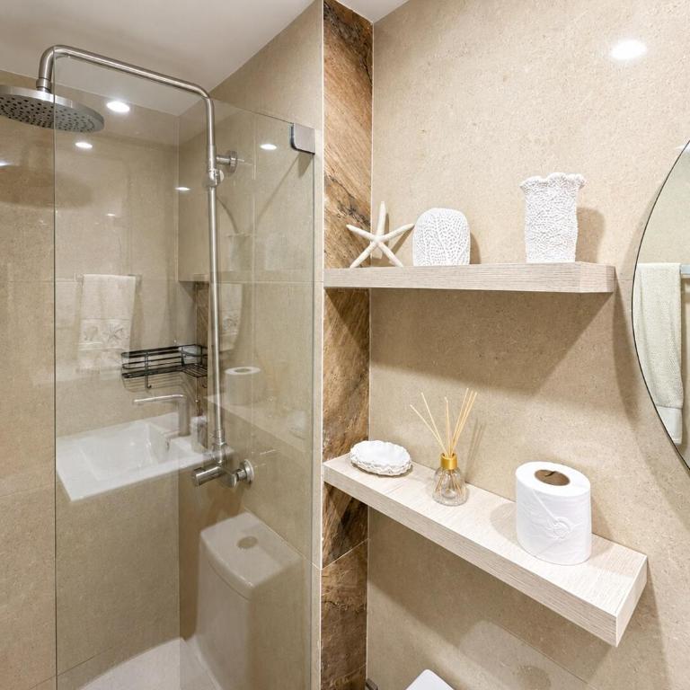 Mediterranean Coastal Suite, Sea View & Pool - Three-Bedroom Apartment with Sea View - 7