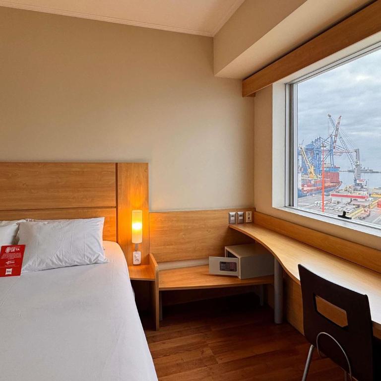 ibis Valparaiso - Queen Room with Sea View - 4