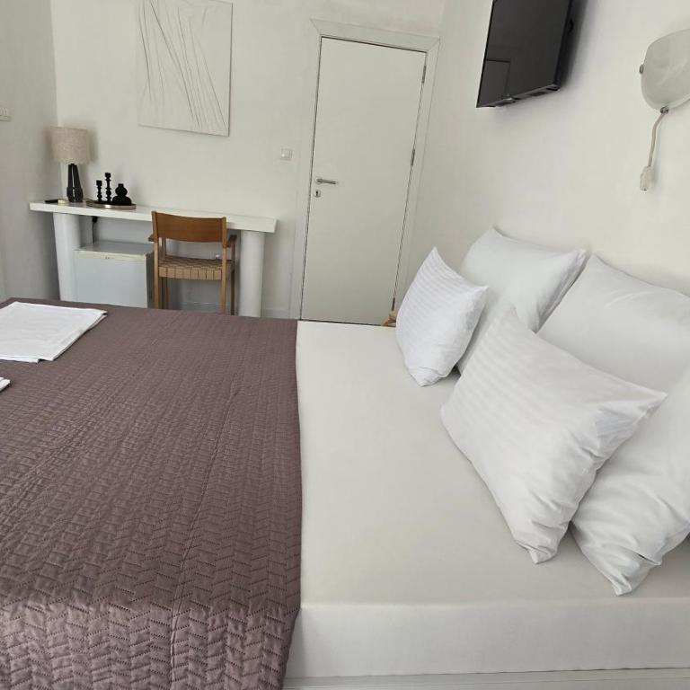 Vele House Walk to Beach - Triple Room with Sea View - 9