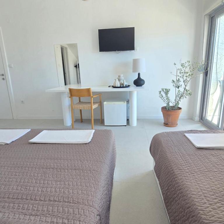 Vele House Walk to Beach - Deluxe Triple Room with Sea View - 10