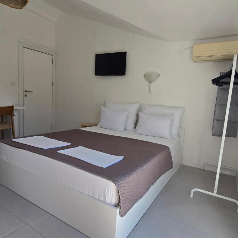 Vele House Walk to Beach - Triple Room with Sea View - 11
