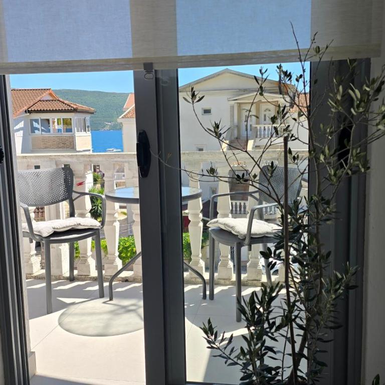 Vele House Walk to Beach - Double Room with Balcony and Sea View - 9