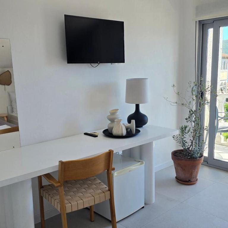 Vele House Walk to Beach - Deluxe Triple Room with Sea View - 15