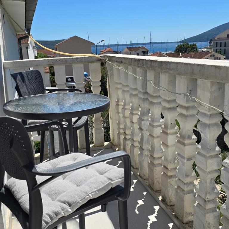 Vele House Walk to Beach - Triple Room with Sea View - 13
