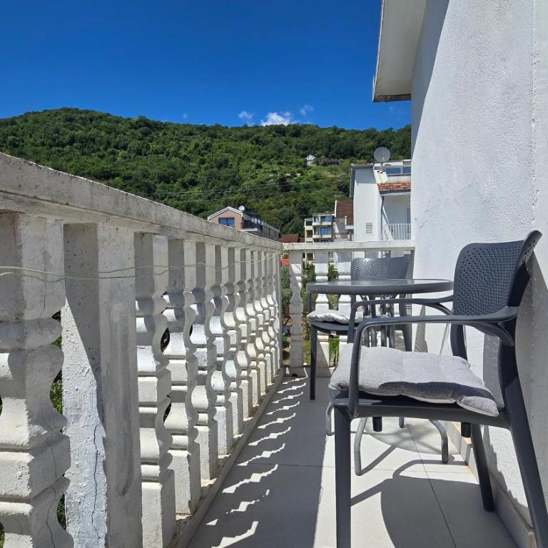 Vele House Walk to Beach - Triple Room with Sea View - 14