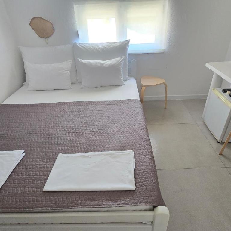 Vele House Walk to Beach - Double Room - 11