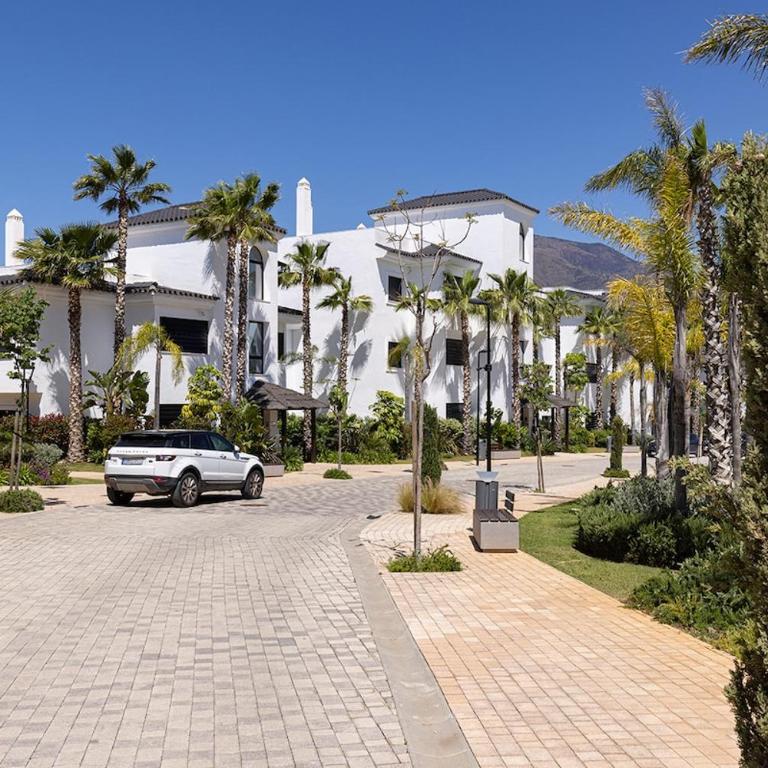 3 Bedroom Flat, Pool & Sea Views at Estepona Hills - Three-Bedroom Apartment - 23