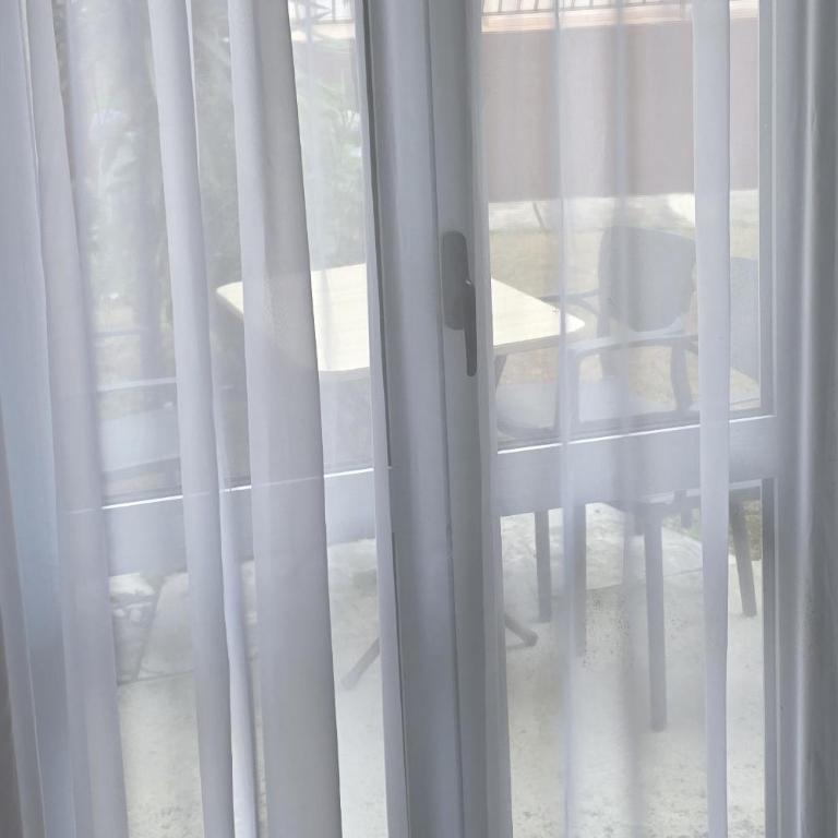 Vele House Walk to Beach - Triple Room with Garden View - 11