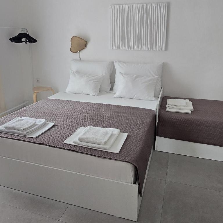 Vele House Walk to Beach - Triple Room with Garden View - 2