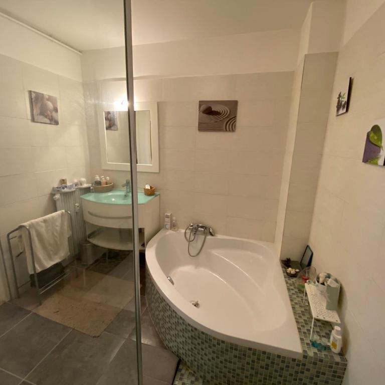 Grand T2 design rénové 75 m2 - Aix centre, lumineux - Parking sécurisé gratuit - Apartamento Superior de 1 dormitorio - 8