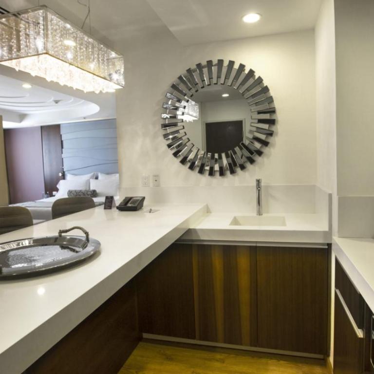 HS HOTSSON Hotel Queretaro - Deluxe Suite - 4