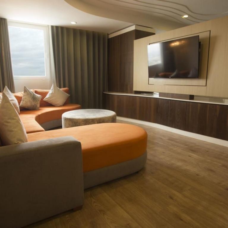 HS HOTSSON Hotel Queretaro - Deluxe Suite - 5